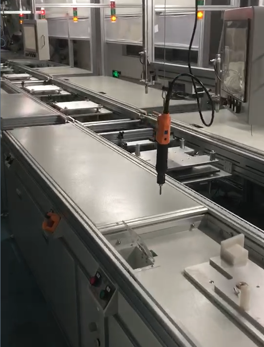 天窗生产线一角